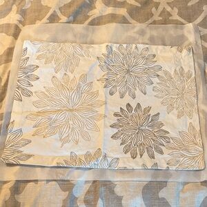 8 Elegant Floral Placemat